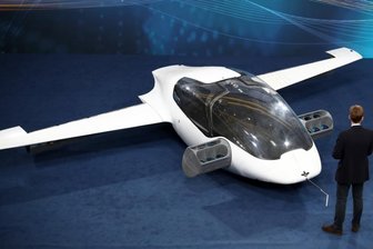 Freiberger Planer sollen Flugtaxis den Weg ebnen - Der Prototyp des ersten flugfähigen Flugtaxis des Herstellers Lilium war im Dezember 2018 in Nürnberg auf dem Digital-Gipfel ausgestellt. Sind solche modernen Passagierdrohnen bald auch in Mittelsachsen unterwegs?
