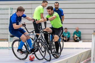 Freiberger Radballer fahren in der Tabelle weit nach vorn - Nach vorn gefahren: Eric Rudolph (v.) und Tom Sontowski sind Zweite der Oberliga.