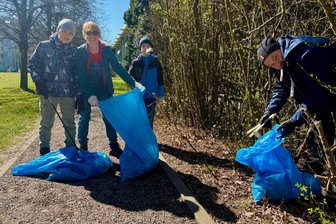Freiberger räumen den Winterdreck aus ihrer Stadt - 