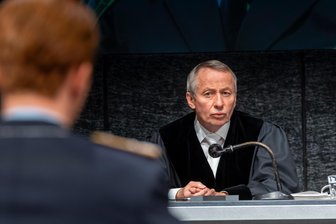 Freiberger Schauspieler Andreas Pannach startet neues Kapitel an den Landesbühnen Sachsen - Andreas Pannach ist jetzt in „Terror“ an den Landesbühnen Sachsen in Radebeul zu erleben.
