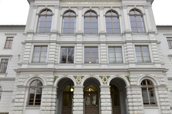 Freiberger Schollgymnasium: Im September fielen 396 Stunden aus - Am Freiberger Geschwister-Scholl-Gymnasium Freiberg - hier eine Außenansicht des Hauses Albertinum - gab es Anfang der 1990er-Jahre und auch um 2000 bereits Lehrermangel. Das bestätigt der damalige Schulleiter Lothar Baumann auf Anfrage von "Freie Presse".