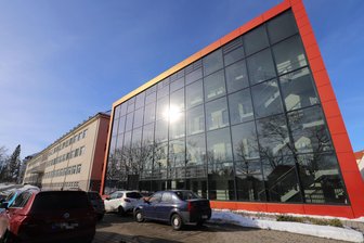 Freiberger Stadtrat zu Einigung am Forschungs-Campus: Misstöne bei der Beschlussfassung - Das Helmholtz-Institut Freiberg, im Vordergrund das Metallurgietechnikum.