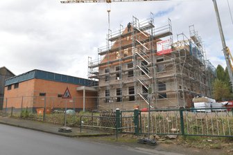 Freiberger Stadtteil Zug feiert Richtfest für neue Mitte - 