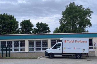 Freiberger Tafel seit fünf Wochen geschlossen: „Haben die uns abgeschrieben?“ - Die Freiberger Tafel befindet sich an der Friedeburger Straße 19. Mit dem Tafel-Auto wurden Waren nach Flöha und Eppendorf gebracht.
