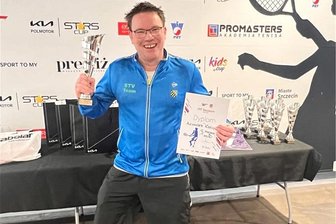 Freiberger Tennisspieler sammelt weiter Punkte für die Weltrangliste - Verdienter Jubel: Alexander Kreller hat am Sonntag in Stettin erneut den Silberpokal gewonnen.