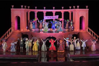 Freiberger Theater erhält 4,25 Millionen Euro Zuschuss - Auf der Seebühne in Kriebstein hatte im vergangenen Sommer die Operette „Der Bettelstudent“ Premiere.