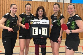 Freiberger Tischtennis-Damen auf dem Sprung in die Oberliga - Sie spielen ihre bislang beste Saison: Alexandra Uhlig, Paula Uhlig, Simone Röstel, Lena Uhlig und Sandra Stenzel (v. l.) vom SV Saxonia Freiberg stehen in der Sachsenliga mit 20:14 Punkten auf Platz 3. Ein Sieg fehlt noch zu Aufstiegsrang 2.