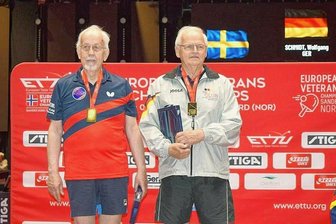 Freiberger Tischtennis-Oldie schürft EM-Gold - Einer von fünf zweifachen Europameistern unter 600 deutschen EM-Teilnehmern in Sandefjord: Wolfgang Schmidt vom SV Saxonia Freiberg (r.), hier mit Manfred Nieswand (TTC Schwalbe Bergneustadt). 