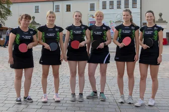 Freiberger Tischtennisspielerinnen gehen mit Zuversicht in die Pause: „Der Bronzeplatz ist absolut in Reichweite“ - Die Tischtennisspielerinnen aus Freiberg haben ein Spiel in Leipzig gewonnen.