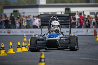 Der Rennwagen des Freiberger Studententeams fuhr in die Top 5 der Weltrangliste, hier am Start in Hockenheim.