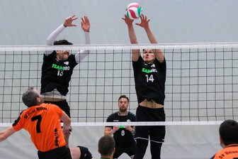 Freiberger Volleyballer wollen hoch hinaus, Brand-Erbisdorfer Damen müssen nach unten schauen - Wollen in der neuen Saison hoch hinaus: die Sachsenklasse-Volleyballer des 1. VV Freiberg. Das Team peilt einen Podestplatz an.