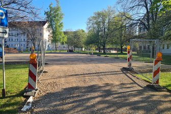 Freiberger Wasserberg: Stadt richtet Behelfs-Parkplatz ein - Am Freiberger Förderzentrum „Käthe Kollwitz“ ist ein Behelfs-Parkplatz für Anlieger eingerichtet worden.