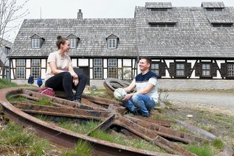 Freiberger Welterbe-Zentrum: Neuer Vorschlag vereint Montanregion und Carlowitz-Erbe - Die "Alte Elisabeth" am Fuchsmühlenweg in Freiberg zählt zu den viel besuchten Objekten im Welterbegebiet. Victoria Kühlemann, Doktorandin Geologie an der Bergakademie, und Paul Molder verbringen viel gemeinsame Freizeit auf der "Alten Elli". 