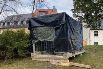 Freiberger wundern sich: Ein Zelt im Albertpark? - Ein Zelt stand kürzlich im Freiberger Albertpark.