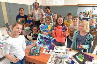 Freibergs Grundschüler im Welterbe-Fieber - Auch Kristalle-Malen gehörte zur Montanregion-Woche an der Silbermann-Grundschule dazu.