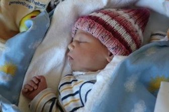 Freibergs Neujahrsbaby ist da - Die kleine Eva erblickte als erstes Baby 2022 das Licht der Welt im Freiberger Krankenhaus.