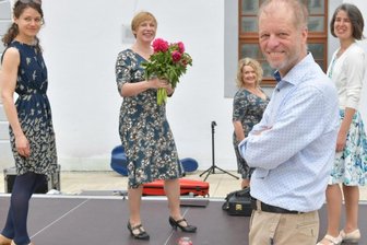 Freibergs scheidender Generalmusikdirektor: Konter auf Kritik von Aufsichtsratsmitglied - Generalmusikdirektor Jörg Pitschmann - hier nach einem Konzert mit Musikern der Mittelsächsischen Philharmonie im vorigen Sommer auf dem Freiberger Obermarkt - verlässt das Freiberger Theater.