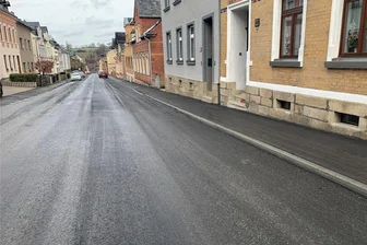 Freie Fahrt auf der Lambziger Straße in Reichenbach - Auf der Lambziger Straße in Reichenbach rollt seit Montag der Verkehr. Die Teilsanierung ist beendet.