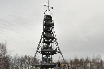 „Freie Presse“-Erlebniswanderung rund um Oelsnitz: Eine Halde und faszinierende Aussichten - Ein Wanderziel ist der Glückaufturm auf der Deutschlandschachthalde.