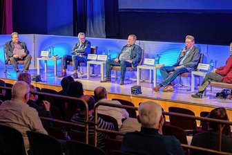 "Freie-Presse"-Forum zur Reichenbacher OB-Wahl: Kandidaten-Trio stellt sich Fragen - Die drei Bewerber für das Oberbürgermeisteramt standen beim Leserforum der "Freien Presse" im Neuberinhaus den Bürgern und den Journalisten Rede und Antwort. 