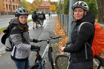 „Freie Presse“ testet in Freiberg: Vier der gefährlichsten Stellen für Radfahrer (mit Video) - Julia Richter und Reporterin Cornelia Schönberg (v. l.) testen gefährliche Stellen für Radfahrer in Freiberg.