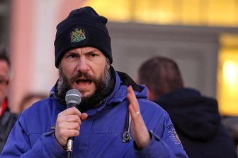 „Freie Sachsen“-Chef spricht in Adorf - Martin Kohlmann, Chef der "Freien Sachsen", war Redner nach dem Montagsspaziergang in Adorf.