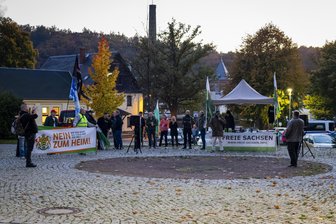 „Freie Sachsen“: Fast jeden Monat rechte Aufzüge in Mittelsachsen - Die „Freien Sachsen“ riefen im ersten Halbjahr 2025 oft zu Demonstrationen auf (Symbolbild).