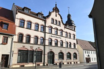 „Freie Sachsen“ und Freie Wähler in Lunzenau fordern Zuweisungsstopp für Flüchtlinge - und erhalten deutlichen Gegenwind - Im Stadtrat im Lunzenauer Rathaus kam das Thema Asyl auf die Tagesordnung.