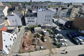 Freifläche an der Marienstraße: Zwickau plant Übergangsnutzung nach Bauende - Auf der Freifläche haben die Wohnhäuser Marienstraße 40, 42 und 44 gestanden.