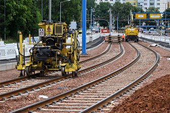 Freigabe erneut verschoben: Weiterhin keine Straßenbahn nach Chemnitz-Schönau - Seit Februar 2023 wird die Straßenbahntrasse nach Schönau saniert. Die Freigabe verzögert sich nun erneut.