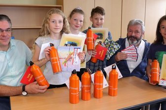 Freikarten und Trinkflaschen für Viertklässler - 