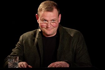 Freikarten zu gewinnen: Fernsehstar kommt ins Vogtland - Schauspieler Devid Striesow liest am Samstagabend im König-Albert-Theater Bad Elster.