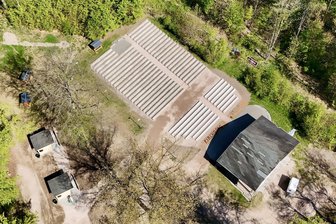 Freilichtbühne Kirchberg: Vorm Taschenlampenkonzert ist erstmal Frühjahrsputz - Die Freilichtbühne Kirchberg wird für die Saison 2026 rausgeputzt.