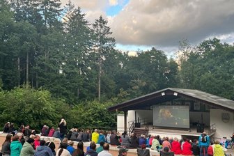 Freilichtkino: Kirchberger eröffnen die Saison und Zwickau zieht nach - 130 Besucher sahen den Lady-Gaga-Film diese Woche in Kirchberg.