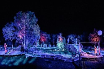 Freilichttheater in Freiberg: Happy End unter Sternen - Die großartig illuminierte Bergbauanlage "Alte Elisabeth" bot eine fantastische Kulisse für Shakespeares "Sommernachtstraum".