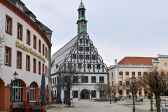 Freistaat stellt Finanzspritze für Theater Plauen-Zwickau in Aussicht – doch das ist noch nicht die Rettung - Das Defizit des Theaters Plauen-Zwickau mit Spielstätte im Gewandhaus wird nach einem Zuschuss geringer. Gelöst ist die Finanzkrise jedoch nicht.