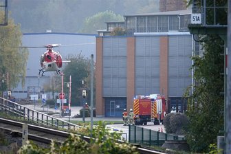 Freital: Zahlreiche Verletzte nach Arbeitsunfall in Stahlwerk - Zwei Rettungshubschrauber kamen zum Einsatz, um die Verletzten abzutransportieren.