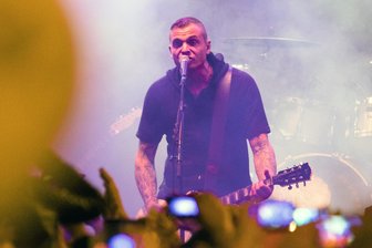 Sein Auftritt in Leipzig zur Buchmesse ist umstritten: Philipp Burger, FRontmann der Band Freiwild.