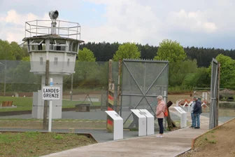 Freizeit-Tipp fürs Wochenende: Wandertour am Samstag im früheren vogtländischen Grenzgebiet - Mödlareuth war durch die deutsch-deutsche Grenze geteilt.