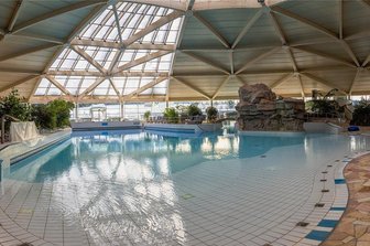Freizeitbad Greifensteine öffnet ab Samstag unter 2G plus - Das Freizeitbad Greifensteine bei Geyer (Foto: Archiv) wird ab Samstag wieder öffnen - unter Beachtung von 2G plus.