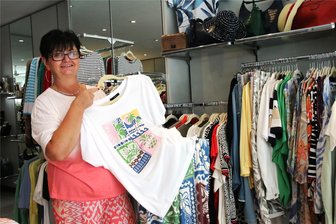Freude an Mode: Das Erfolgsgeheimnis der Lengenfelder Boutique von Gabriela Krauthahn - Die letzten Teile der Sommermode 2024 wechseln derzeit den Besitzer.
