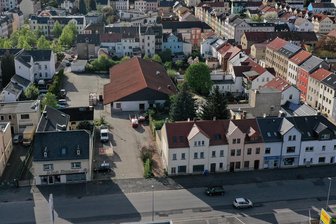 Freude bei Hobbyhandwerkern: Crimmitschau bekommt wieder einen Baumarkt - Dieser Flachbau an der Werdauer Straße in Crimmitschau soll voraussichtlich ab Spätsommer den neuen Baumarkt beherbergen. Noch sind dort aber Bauleute zugange.