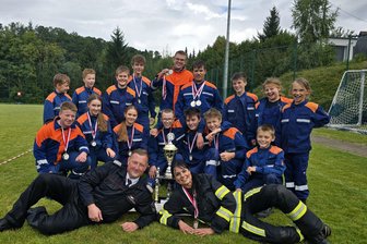 Freude in Oberwiera: Feuerwehr-Nachwuchs gewinnt den Kreismeistertitel im Löschangriff - 16 Mädchen und Jungen gehören zur Jugendfeuerwehr in Oberwiera.