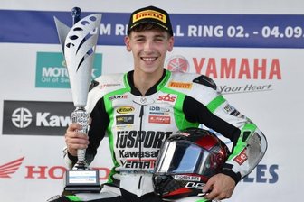 Freude über Platz 1 währt nicht lange - Da hatte Marvin Siebdrath noch gut lachen. Später wurde ihm der Sieg vom Rennen am Sonntag aberkannt.