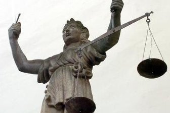 Freund aus Fenster gestoßen: Afghane erhält fünf Jahre Jugendstrafe - 