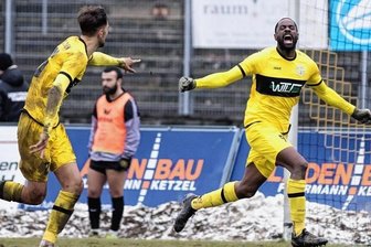 Freundschaft mit Nordhausen ruht nur über 90 Minuten - Können die Plauener wie hier Christopher Bibaku auch am Samstag gegen Wacker Nordhausen jubeln?