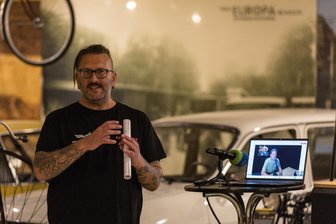 Friedensfahrt mit Prominenz und Konzerten: European Peace Ride will bei seiner fünften Auflage noch kultureller werden - Tourdirektor Kai Winkler stellte am Donnerstag im Chemnitzer Fahrzeugmuseum den diesjährigen European Peace Ride genauer vor. Radsportlegende Jan Ullrich war zugeschaltet. Er fährt die letzte Etappe mit.