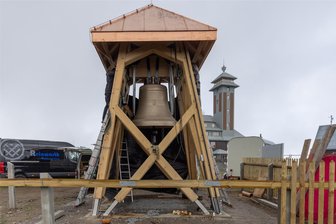 Friedensglocke auf dem Fichtelberg: Anläuten steht nichts mehr im Weg - Der Fichtelberg hat seine neue Friedensglocke. Bis zum Anläuten dauert es nur noch wenige Tage.