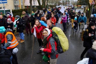 Friedensmarsch nach Aleppo: Gruppe macht heute und morgen in Dresden Station - Gut ausgerüstet starteten an die 600 Teilnehmer am 26. Dezember in Berlin.