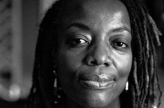 Friedenspreis: Tsitsi Dangarembga und das Ringen um den Diskurs - Friedenspreisträgerin mit Symbolkraft: die simbabwische Autorin und Filmemacherin Tsitsi Dangarembga.